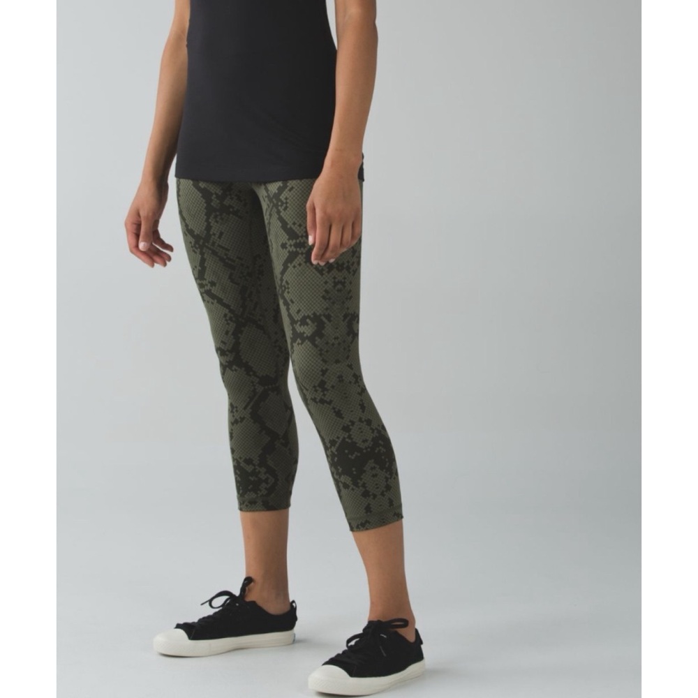 Lululemon Wunder Under Crop (Hi-Rise) *Full-On Luon Ziggy Snake Fatigue 6